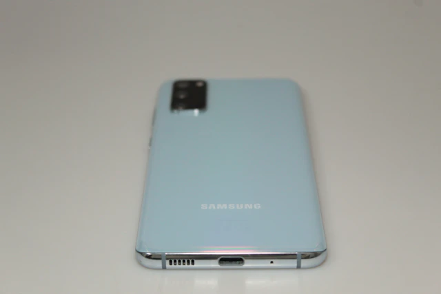 Samsung Galaxy S20 — photo 6