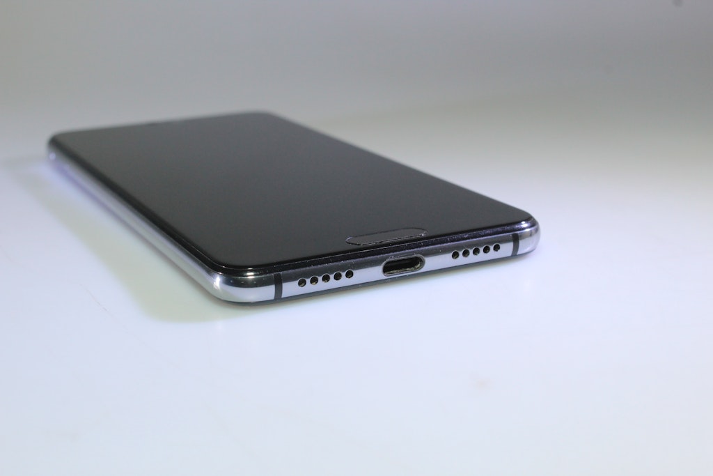Buy a Huawei P20 128GB Midnight Blue | Phonetradr