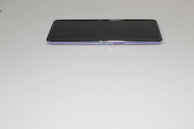 Samsung Z Flip 128GB Mirror Purple - Excellent Condition