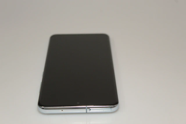 Samsung Galaxy S20 — photo 3