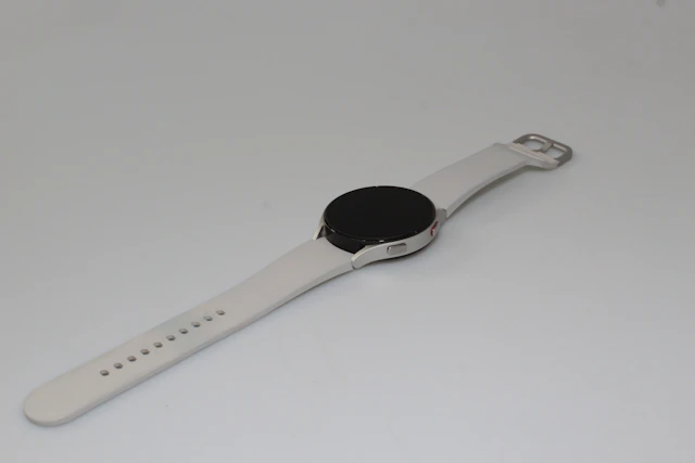 Samsung Watch4 16GB Silver - Excellent Condition