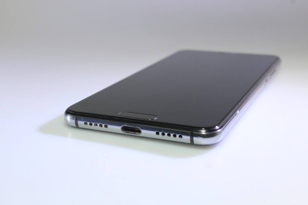 Buy a Huawei P20 128GB Midnight Blue | Phonetradr