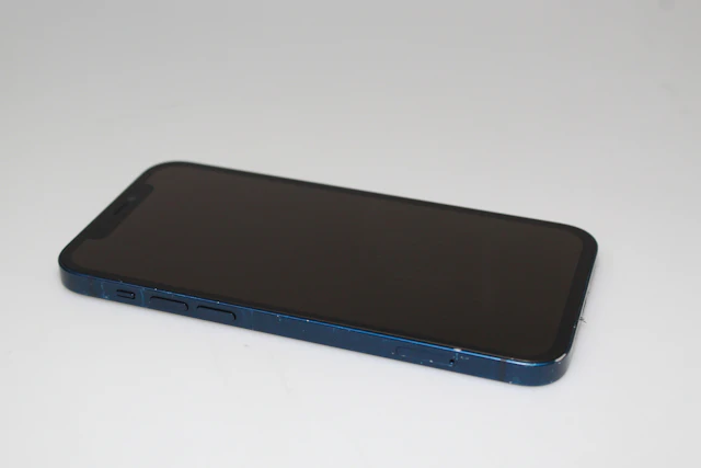 Apple iPhone 12 — photo 2