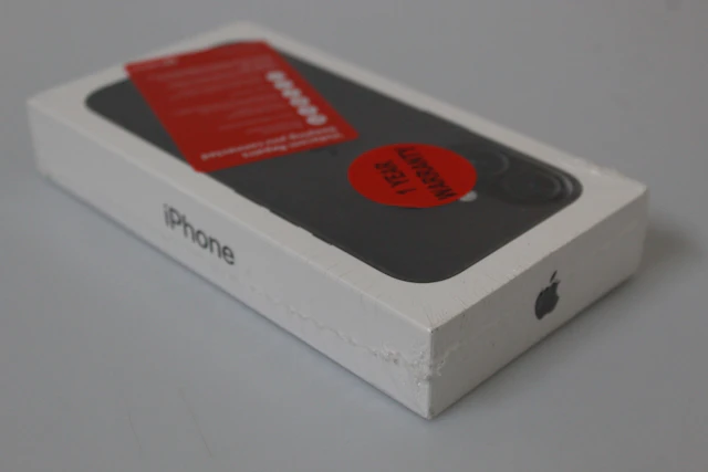 Apple iPhone 16