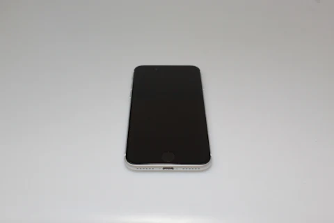 iPhone SE 2020 256GB White - Like New Condition