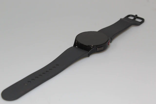 Samsung Watch5 16GB Graphite - Like New Condition