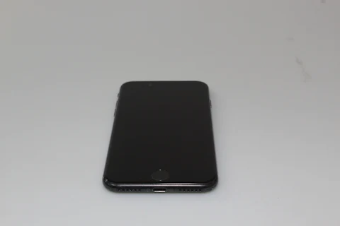 iPhone SE 2020 64GB Black - Good Condition