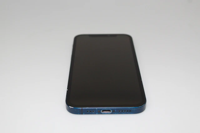 Apple iPhone 12 — photo 1