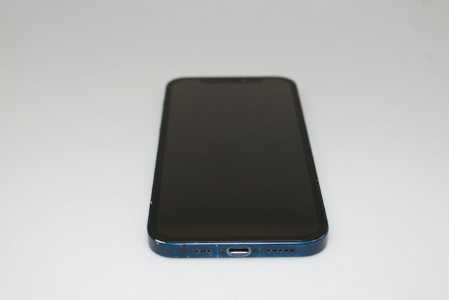Apple iPhone 12