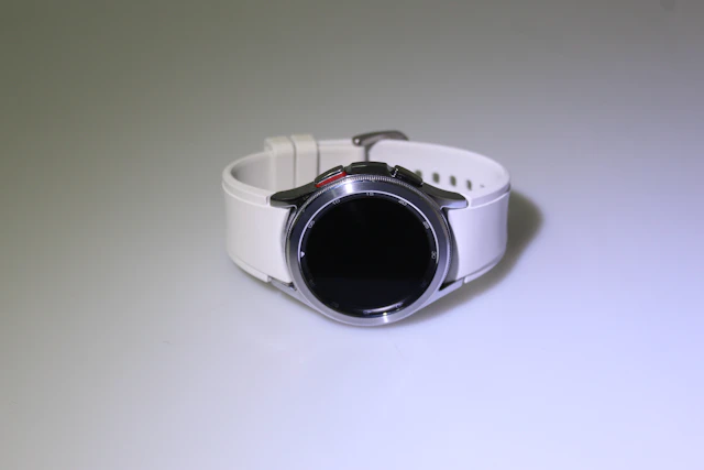 Samsung Watch4 Classic LTE 16GB Silver - Like New Condition