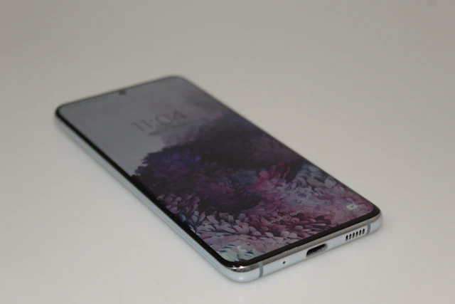 Samsung Galaxy S20 — photo 2