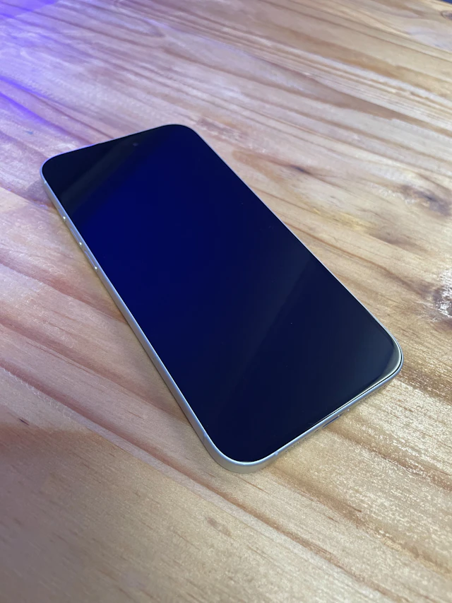 iPhone 16 Plus 128GB White - Renewed Condition
