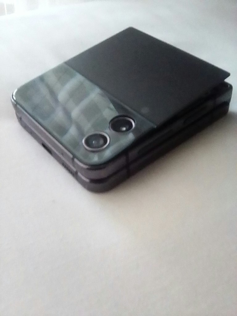 Samsung Galaxy Z Flip 4 5G