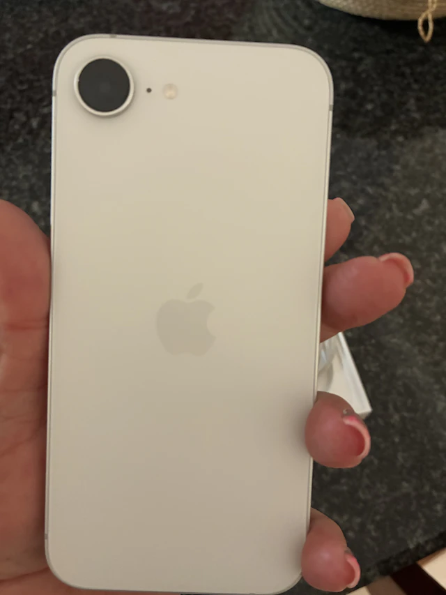 Apple iPhone 16e